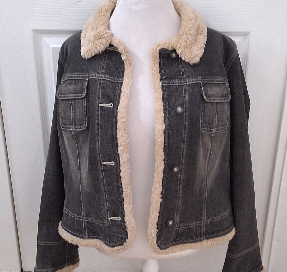Ann Taylor Loft Denim Jacket With Faux Fur Trim    Size 14 - Picture 9 of 15
